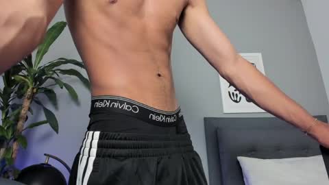 Tyler Fox online show from April 2026 10:01:01 PM