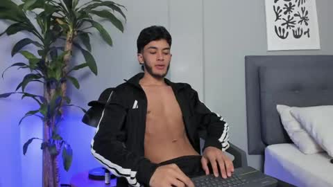 Snapshot of tyler_fox_ chatting on April 2026 09:19:01 PM Tyler Fox online show from April 2026 09:19:01 PM