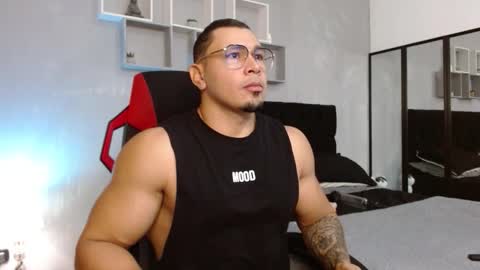 tyler_hank1 online show from November 2025 10:01:01 PM