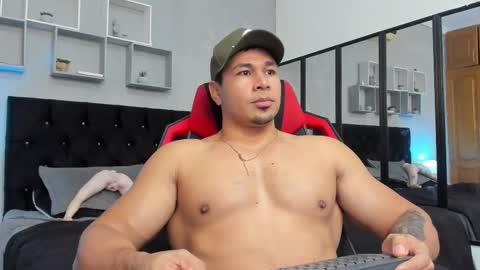 tyler_hank1 online show from February 2026 12:12:01 PM