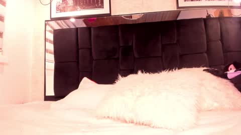 Snapshot of tylla_ chatting on March 2025 09:22:01 AM online show from March 2025 09:22:01 AM