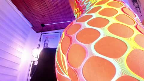 Snapshot of tylla_ chatting on October 2025 03:58:02 AM online show from October 2025 03:58:02 AM