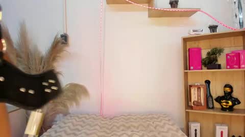 tylla__ online show from April 2026 04:10:02 AM