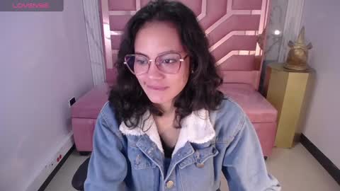 Snapshot of tyna_ch chatting on December 2024 04:26:01 PM TYNA online show from December 2024 04:26:01 PM