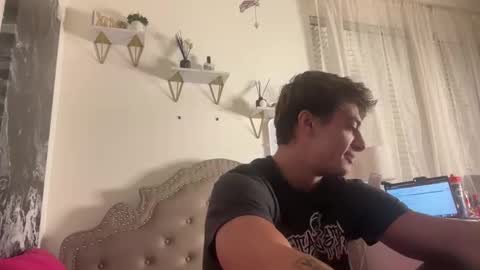 tyy0ung online show from June 2026 03:19:02 AM