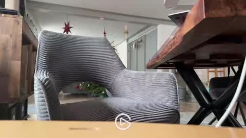 ueberdruck01 online show from December 2025 10:52:02 AM