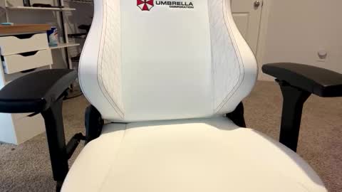 Love Lain online show from March 2026 12:05:01 AM