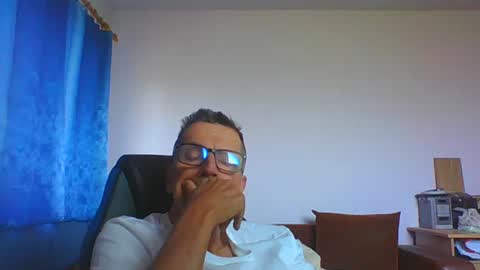 Snapshot of ulmeni4 chatting on June 2026 07:45:02 AM ulmeni4 online show from June 2026 07:45:02 AM