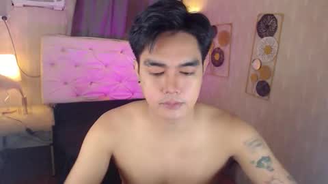 Snapshot of ultimatesexytrans chatting on November 2025 06:52:01 PM Alex online show from November 2025 06:52:01 PM