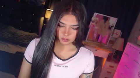 Snapshot of ultimatesexytrans chatting on February 2026 07:12:01 PM Alex online show from February 2026 07:12:01 PM