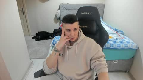 Snapshot of ulxer chatting on January 2025 08:26:02 PM hi im mike tyson - online show from January 2025 08:26:02 PM