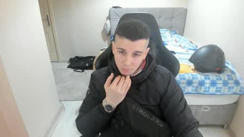 Snapshot of ulxer chatting on January 2025 07:37:01 PM hi im mike tyson - online show from January 2025 07:37:01 PM