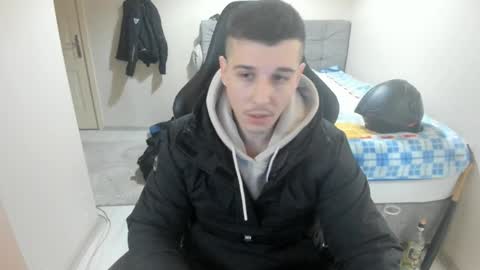 Snapshot of ulxer chatting on January 2025 07:53:02 PM hi im mike tyson - online show from January 2025 07:53:02 PM