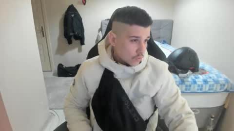 Snapshot of ulxer chatting on February 2025 07:21:01 PM hi im mike tyson - online show from February 2025 07:21:01 PM