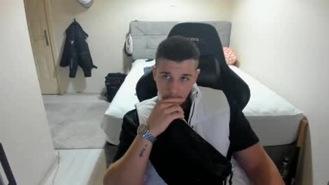 Snapshot of ulxer chatting on September 2025 08:10:02 PM hi im mike tyson - online show from September 2025 08:10:02 PM