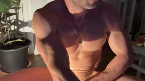 Um CM online show from April 2026 12:33:02 AM