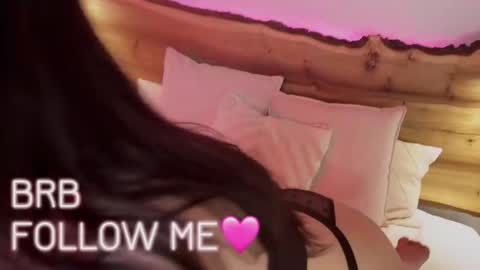 Una  online show from December 2024 12:38:01 PM