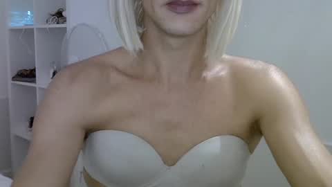 unadiosa online show from August 2026 09:22:02 AM