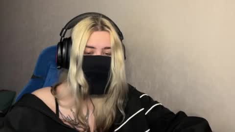 unaxyling online show from February 2026 12:53:02 AM