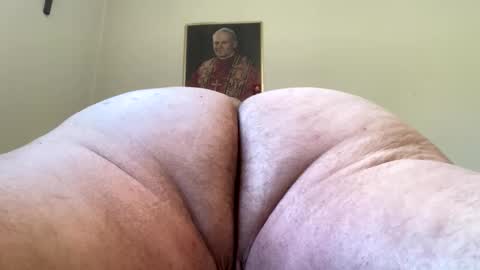 Snapshot of uncledenny1 chatting on September 2025 01:48:02 PM Hairy Sally online show from September 2025 01:48:02 PM