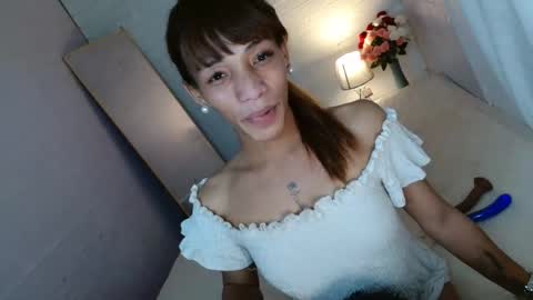 Snapshot of uncut_queen chatting on April 2026 09:52:02 AM LOVELY JANE online show from April 2026 09:52:02 AM
