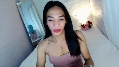 Snapshot of uncut_queen chatting on June 2026 03:10:02 AM LOVELY JANE online show from June 2026 03:10:02 AM