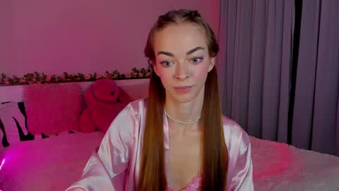 Snapshot of under_the_skin chatting on December 2024 02:41:02 PM Under The Skin online show from December 2024 02:41:02 PM