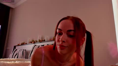 Snapshot of under_the_skin chatting on February 2025 02:37:02 PM Under The Skin online show from February 2025 02:37:02 PM