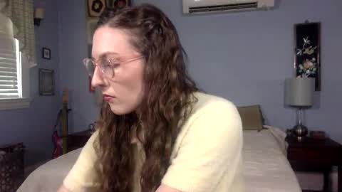 Lola Moonstone online show from May 2026 03:18:01 PM