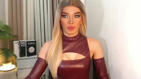 Miss Andrea online show from October 2025 07:35:02 PM