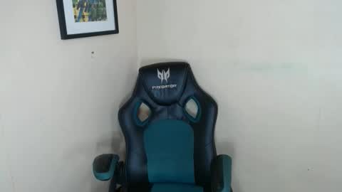 urasian_femboyxxx online show from April 2026 11:00:01 PM