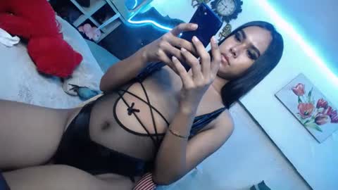 Pau online show from December 2024 09:39:01 PM