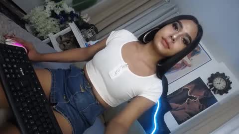 Pau online show from February 2025 12:55:01 PM