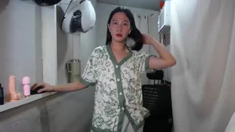 Erika online show from November 2025 03:57:01 PM