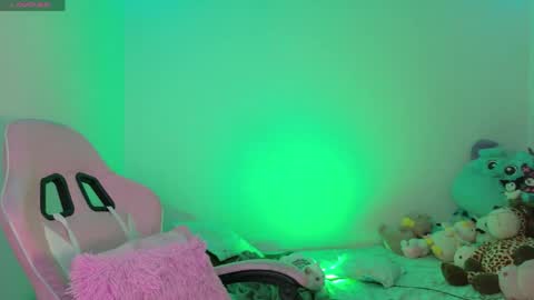 Snapshot of urbaby6irl chatting on April 2026 09:24:01 AM Danielle online show from April 2026 09:24:01 AM