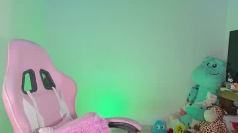 Snapshot of urbaby6irl chatting on July 2026 10:06:02 AM Danielle online show from July 2026 10:06:02 AM