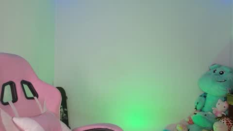 Snapshot of urbaby6irl chatting on July 2026 09:33:01 AM Danielle online show from July 2026 09:33:01 AM