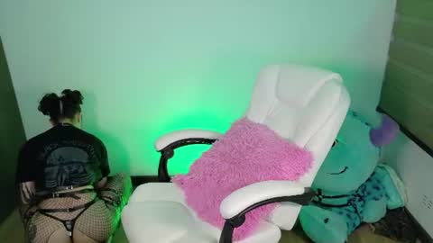 Snapshot of urbaby6irl chatting on August 2026 10:31:02 AM Danielle online show from August 2026 10:31:02 AM
