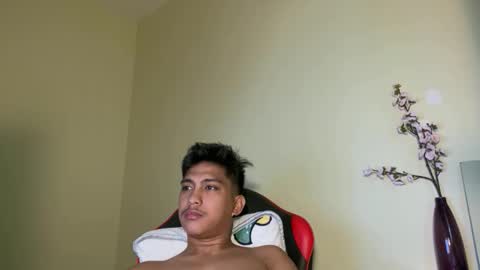 Snapshot of urcuteguy_jhonx chatting on November 2025 02:54:02 AM Dannie online show from November 2025 02:54:02 AM