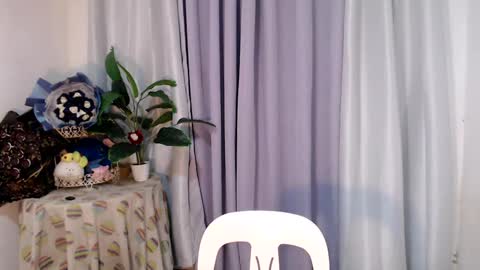 Snapshot of urdreamgirl_ chatting on February 2025 03:53:02 PM Trixie online show from February 2025 03:53:02 PM