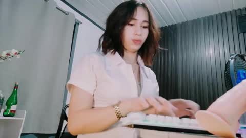 urfave_bbgirl online show from December 2025 12:22:02 PM