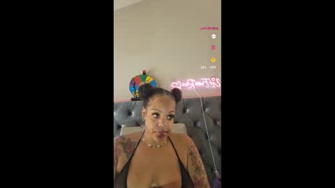 Snapshot of urfaveriri chatting on October 2025 12:06:01 PM urfaveriri online show from October 2025 12:06:01 PM