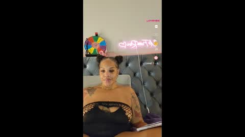 Snapshot of urfaveriri chatting on November 2025 10:36:02 AM urfaveriri online show from November 2025 10:36:02 AM