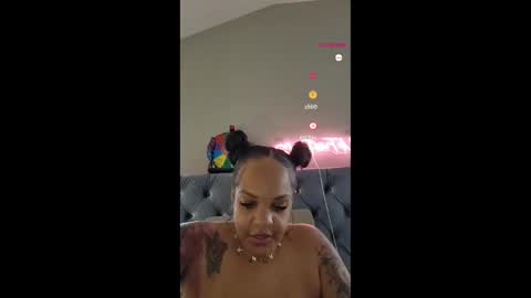 Snapshot of urfaveriri chatting on November 2025 03:23:01 PM urfaveriri online show from November 2025 03:23:01 PM