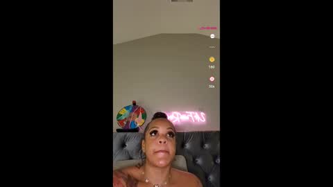 Snapshot of urfaveriri chatting on November 2025 11:24:01 AM urfaveriri online show from November 2025 11:24:01 AM