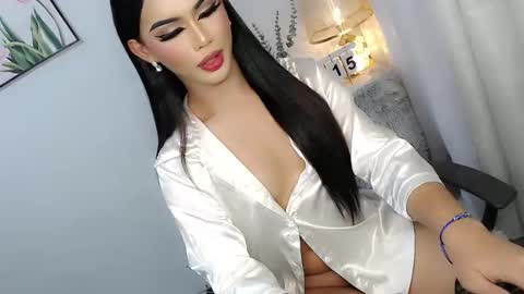 Snapshot of urlovelyangelts chatting on December 2024 11:45:02 PM ANGEL online show from December 2024 11:45:02 PM