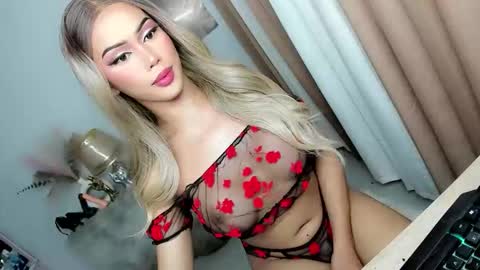 Snapshot of urlovelyangelts chatting on October 2025 05:35:02 PM ANGEL online show from October 2025 05:35:02 PM