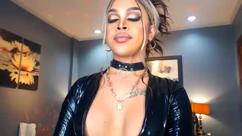 Snapshot of urmajestytyra chatting on December 2024 03:48:01 AM UrMajestyTyra online show from December 2024 03:48:01 AM