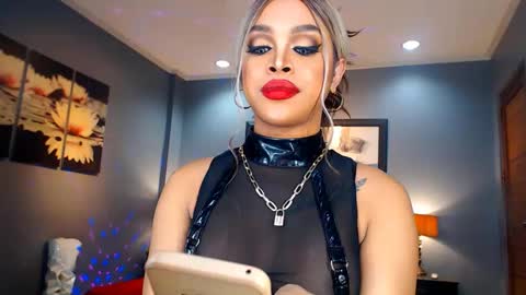 Snapshot of urmajestytyra chatting on December 2024 01:37:02 AM UrMajestyTyra online show from December 2024 01:37:02 AM
