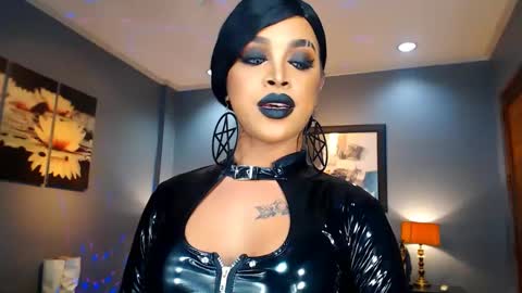 Snapshot of urmajestytyra chatting on January 2025 06:03:01 AM UrMajestyTyra online show from January 2025 06:03:01 AM